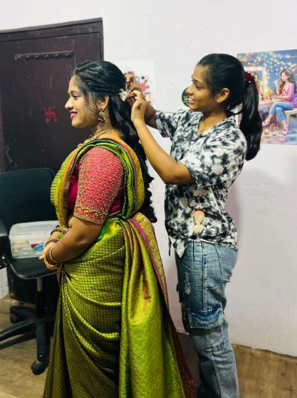 Bridal makeup, hair spa, and facial services at the best beauty parlour in Surat – expert beauticians offering top salon care for women near me.